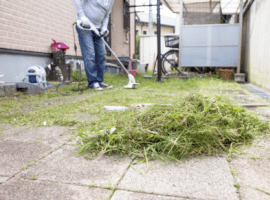 お庭の草刈り